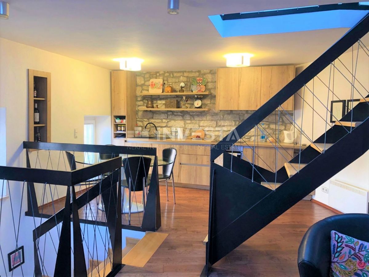 Fažana, Casa con spazio commerciale consolidato