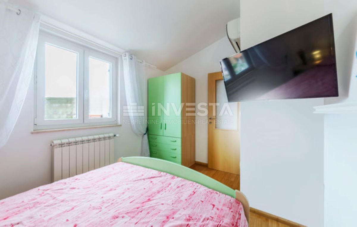 Pula, Nova Veruda appartamento su due piani con parcheggio