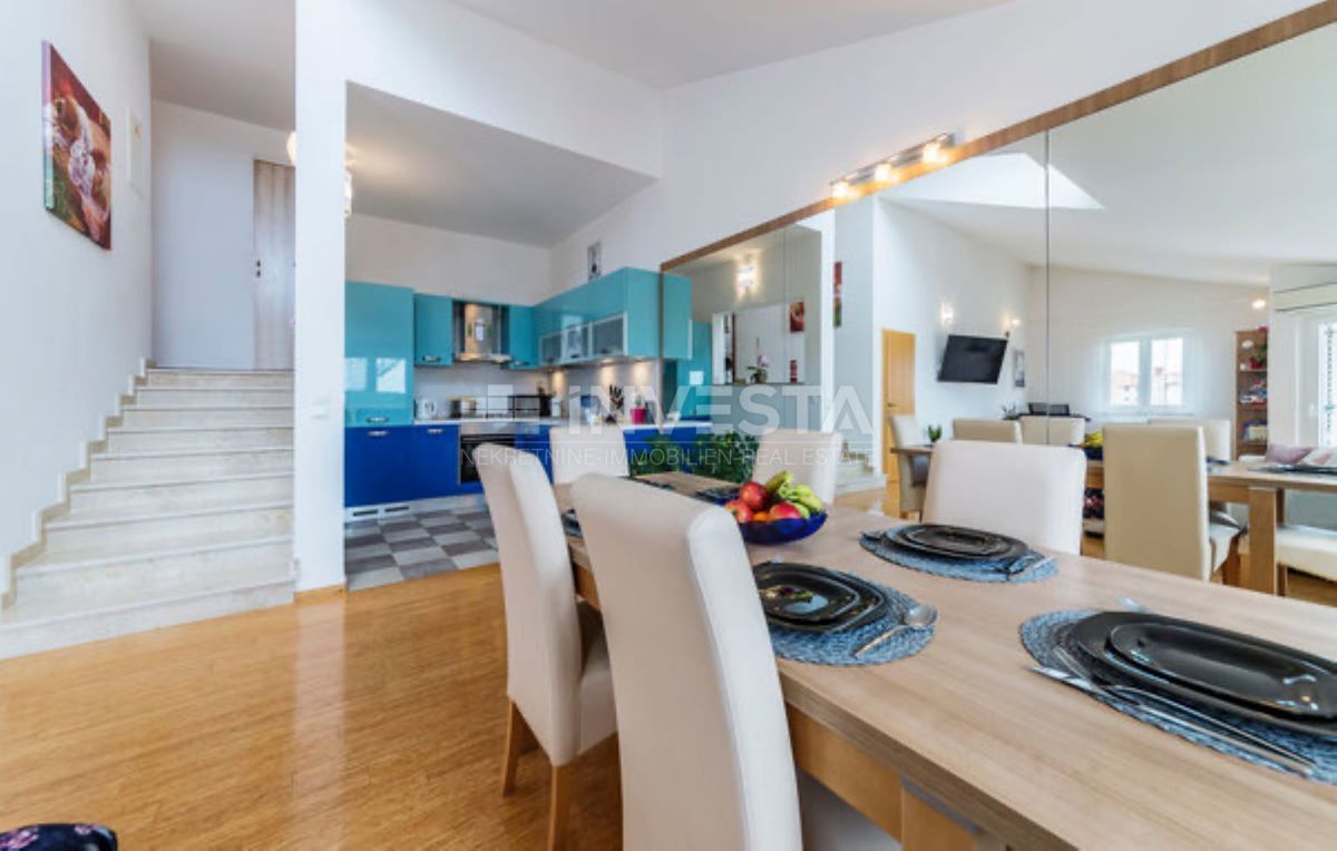 Pula, Nova Veruda appartamento su due piani con parcheggio