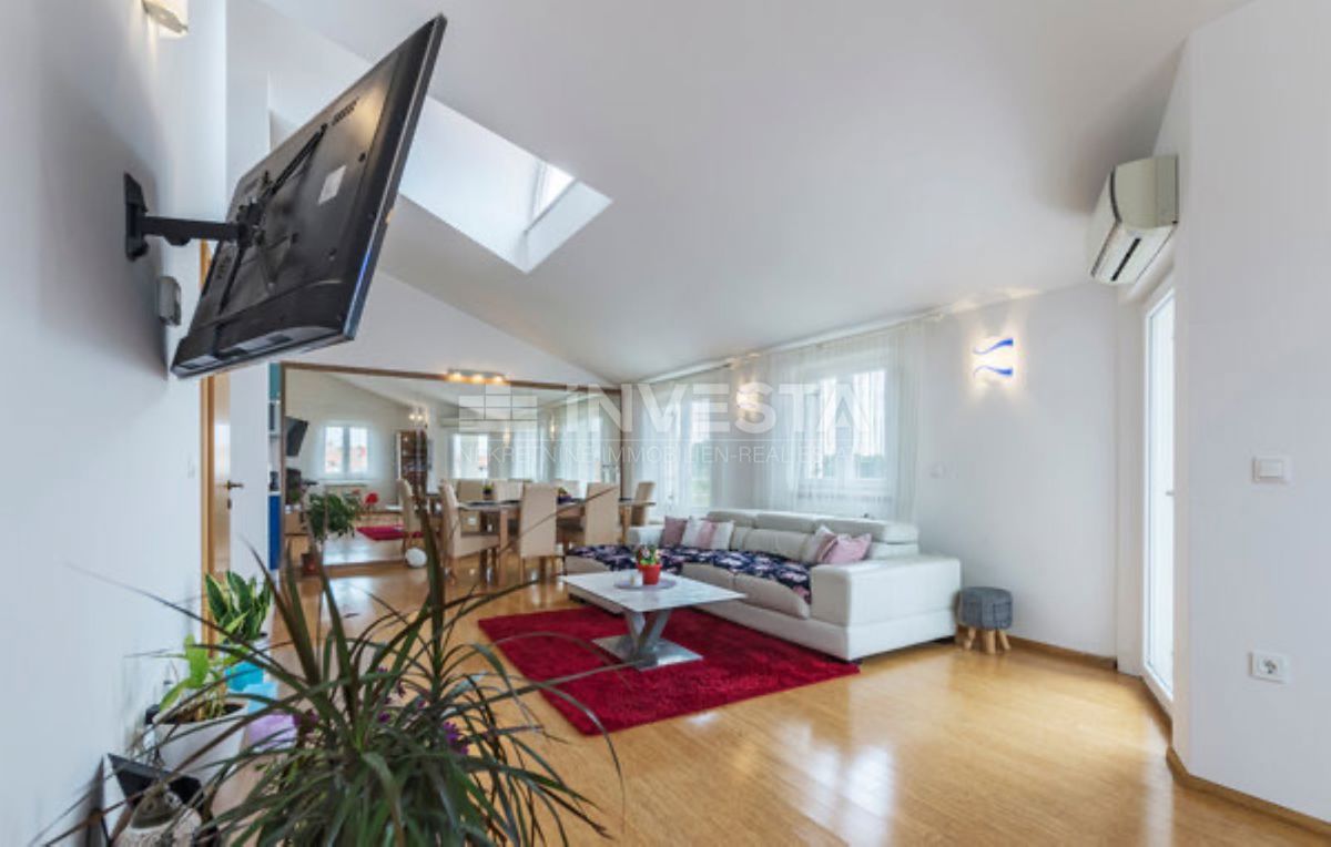 Pula, Nova Veruda appartamento su due piani con parcheggio