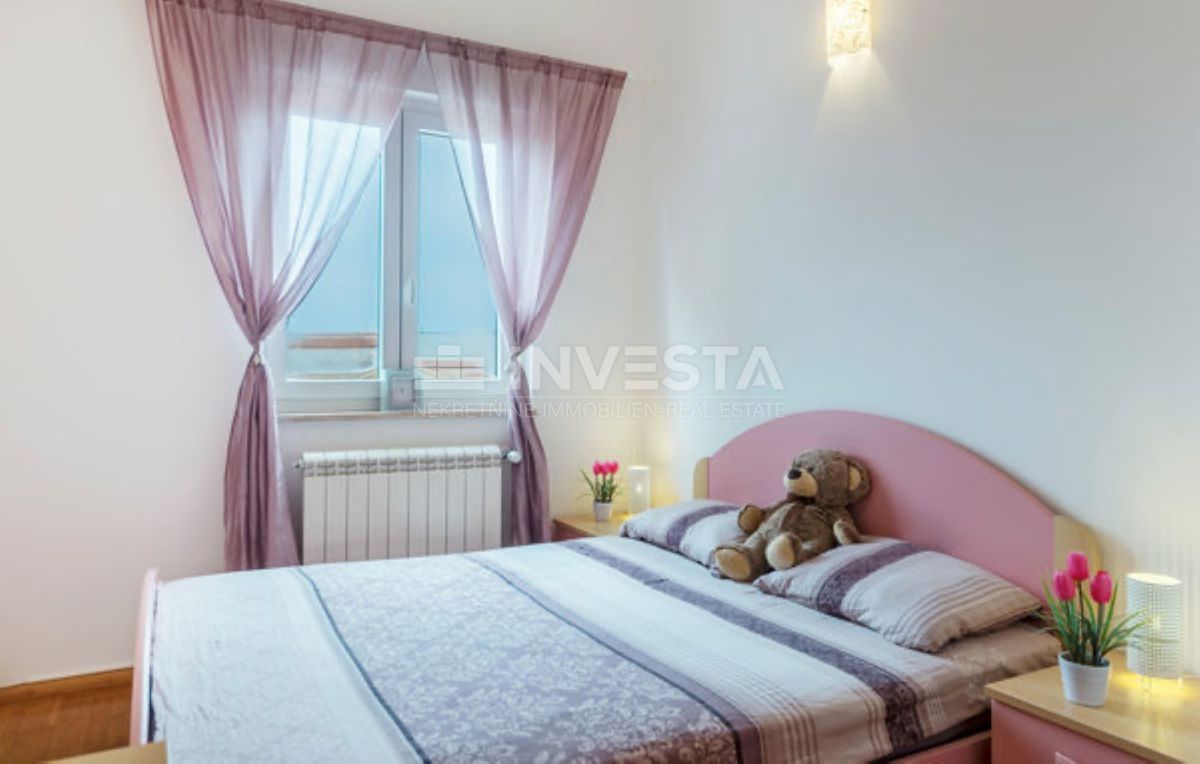 Pula, Nova Veruda appartamento su due piani con parcheggio