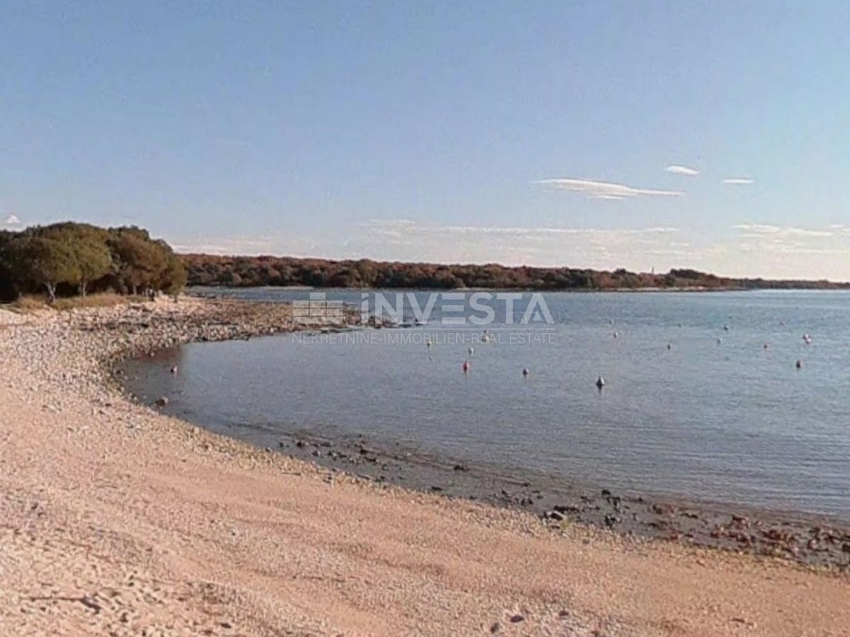 Barbariga, terreno con permesso di costruzione, vista mare