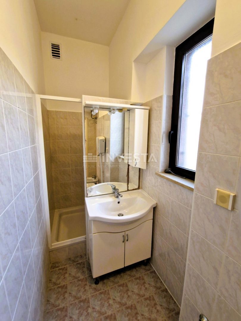  Appartamento con tre stanze, 1° piano