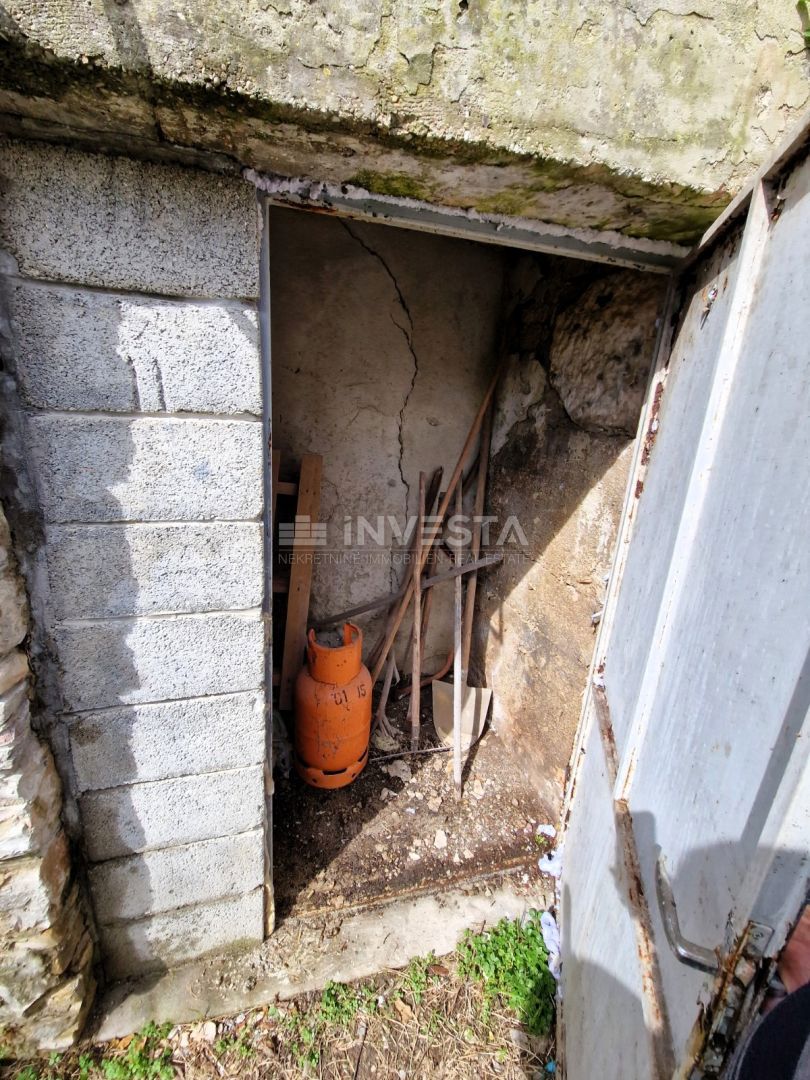  Appartamento con tre stanze, 1° piano