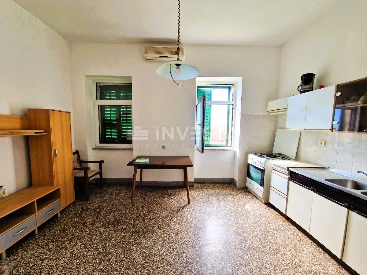  Appartamento con tre stanze, 1° piano