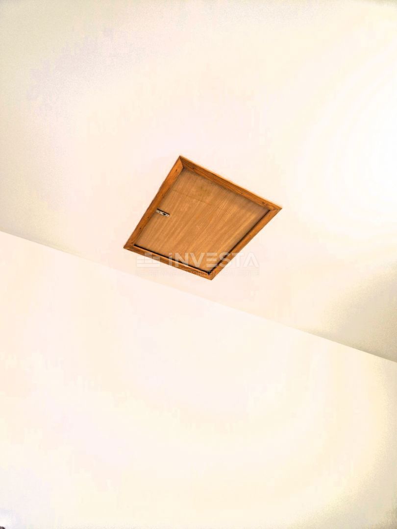  Appartamento con tre stanze, 1° piano