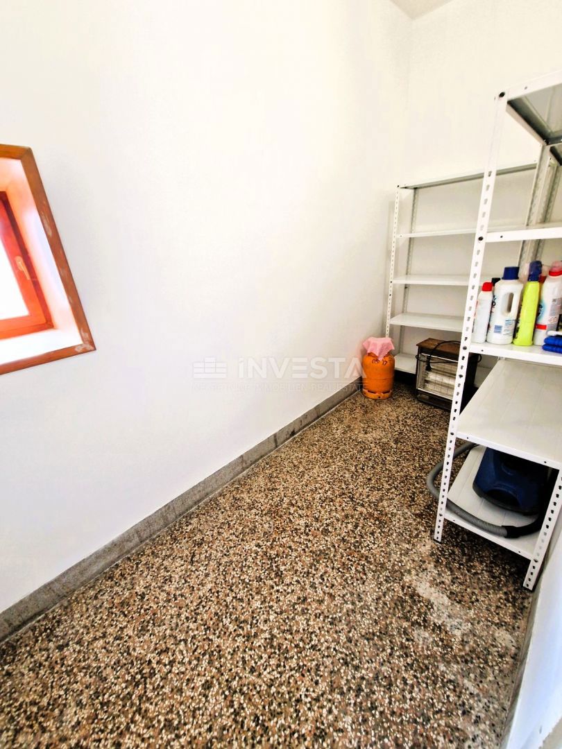  Appartamento con tre stanze, 1° piano