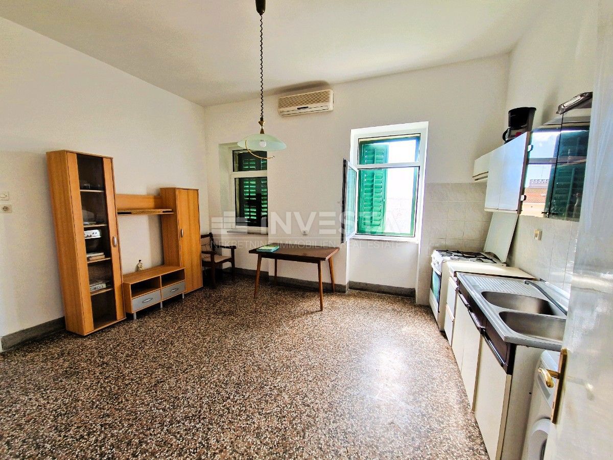  Appartamento con tre stanze, 1° piano