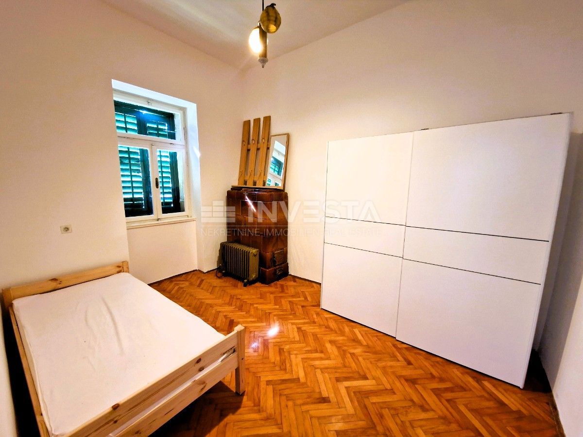  Appartamento con tre stanze, 1° piano