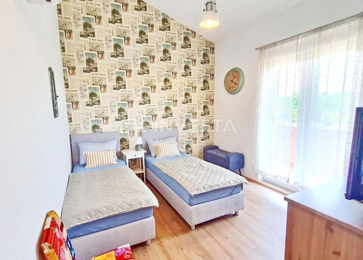  Casa con piscina in una posizione tranquilla, nei pressi di Pula