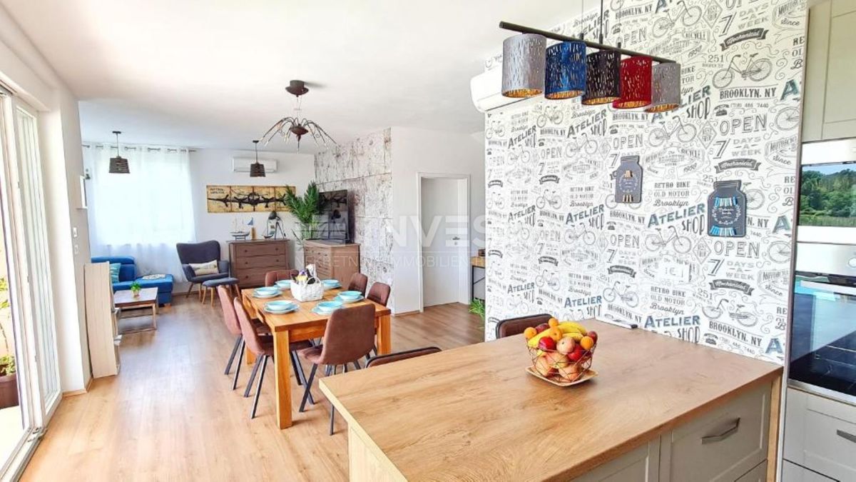  Casa con piscina in una posizione tranquilla, nei pressi di Pula