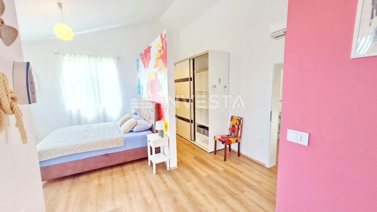  Casa con piscina in una posizione tranquilla, nei pressi di Pula