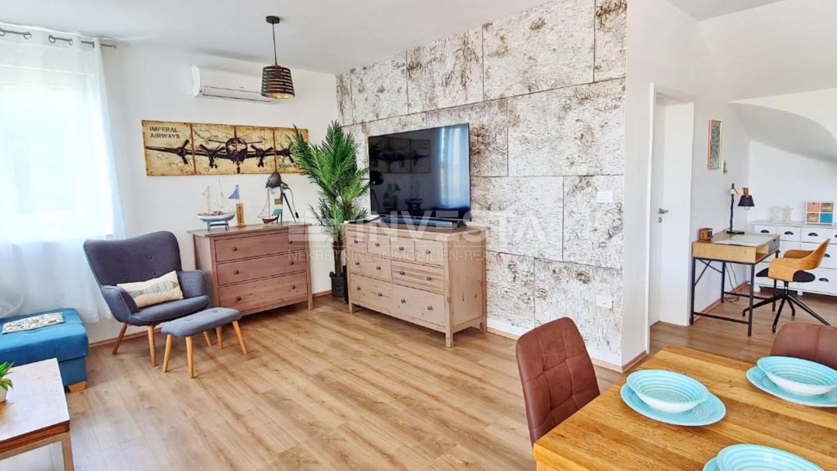  Casa con piscina in una posizione tranquilla, nei pressi di Pula