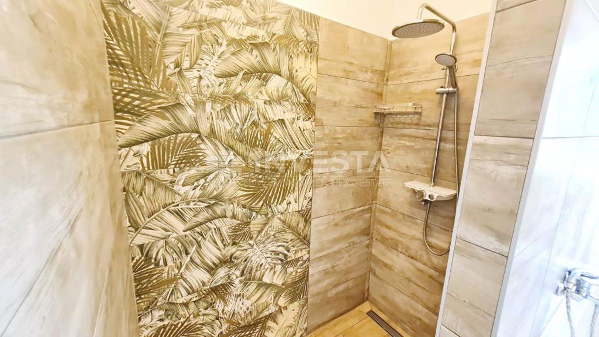  Casa con piscina in una posizione tranquilla, nei pressi di Pula