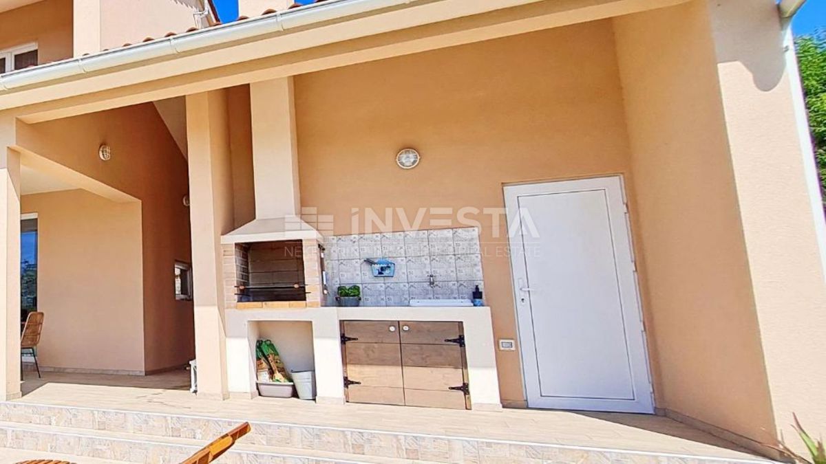  Casa con piscina in una posizione tranquilla, nei pressi di Pula