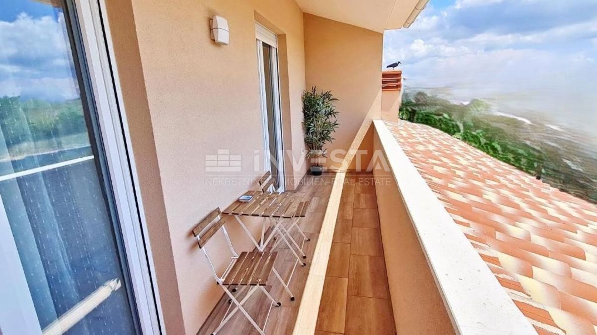  Casa con piscina in una posizione tranquilla, nei pressi di Pula