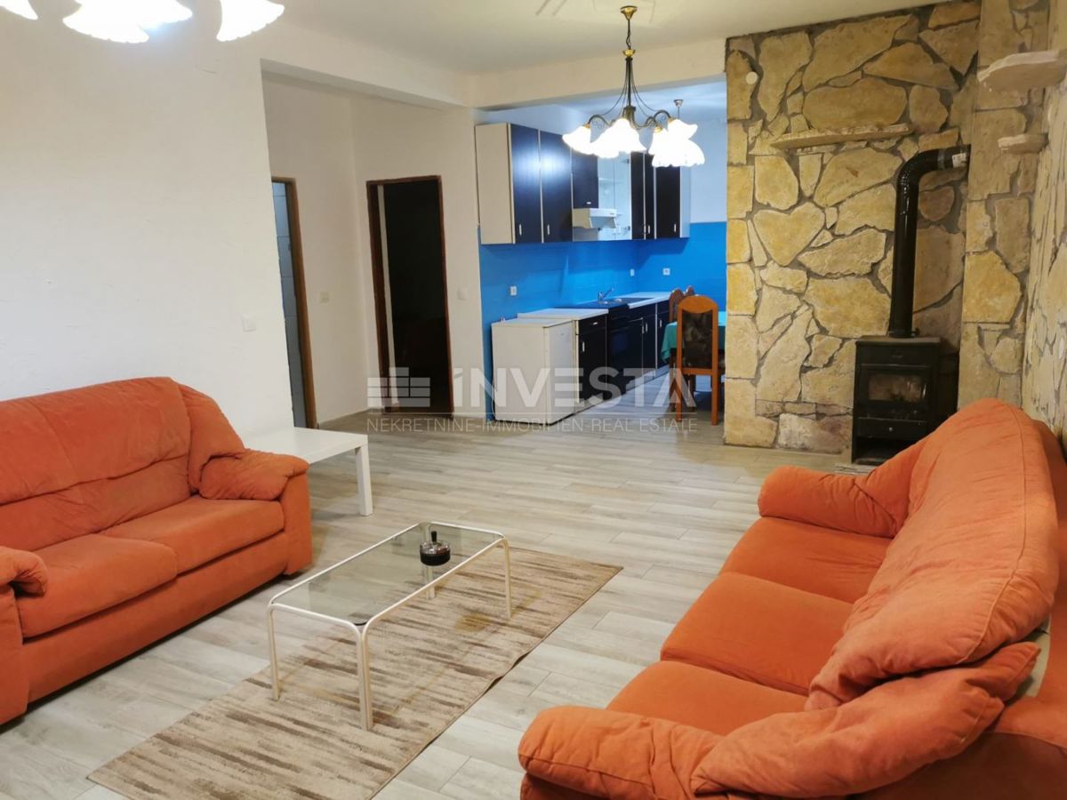 Pola, Škatari – casa al piano rialzato