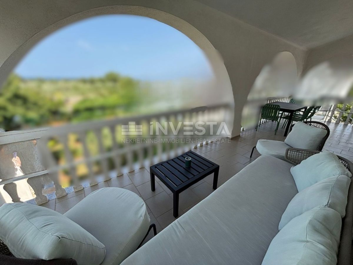 Peroj, casa familiare vicino alla spiaggia