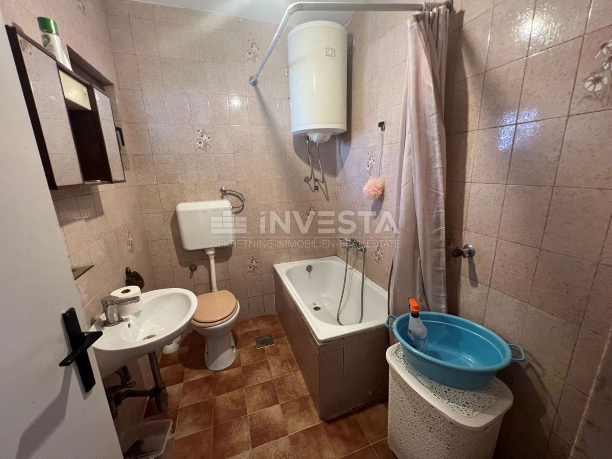 Pola, Siana casa a un piano