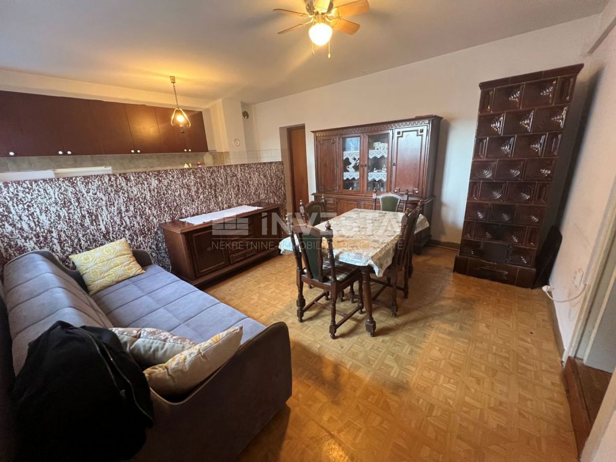 Pola, Siana casa a un piano