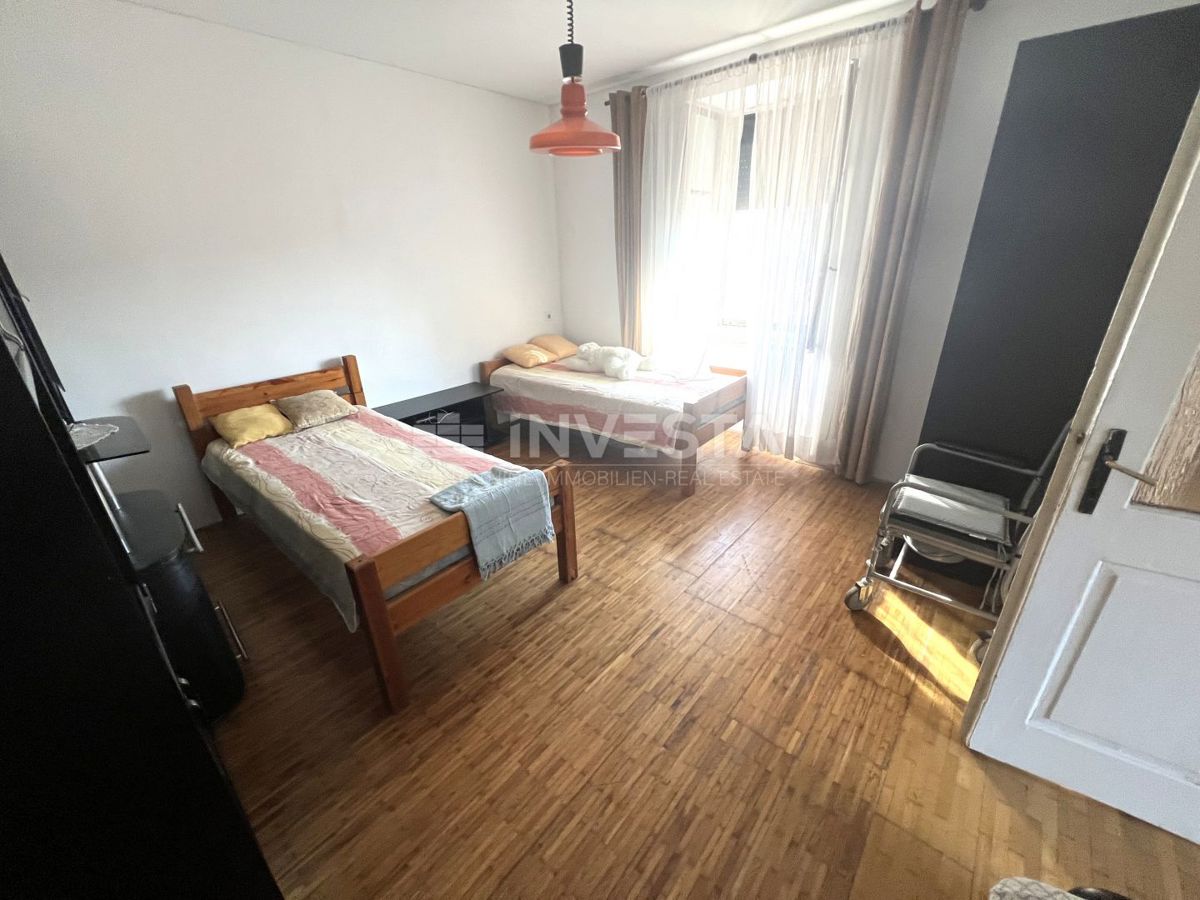 Pola, Siana casa a un piano