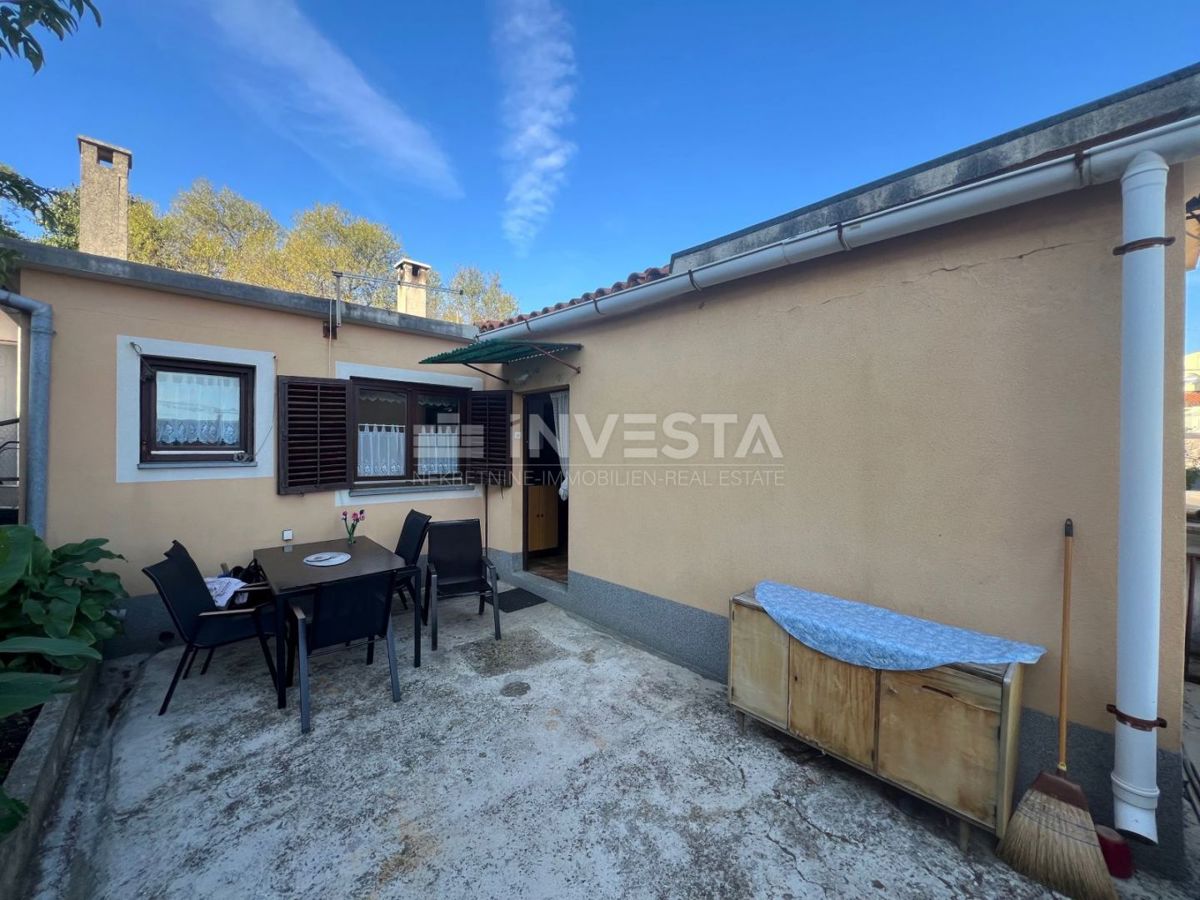 Pola, Siana casa a un piano