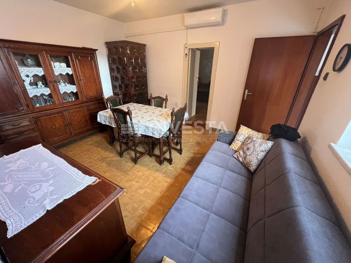 Pola, Siana casa a un piano