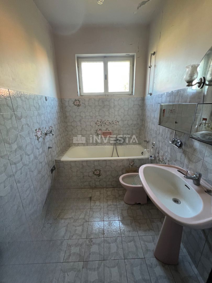 Fasana, Valbandon casa su due piani con garage