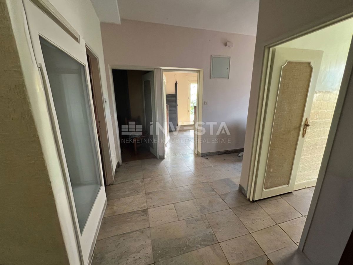 Fasana, Valbandon casa su due piani con garage