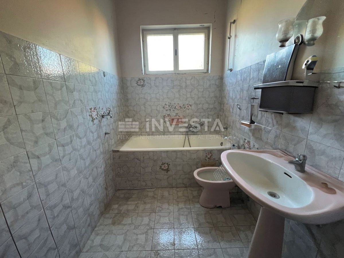 Fasana, Valbandon casa su due piani con garage