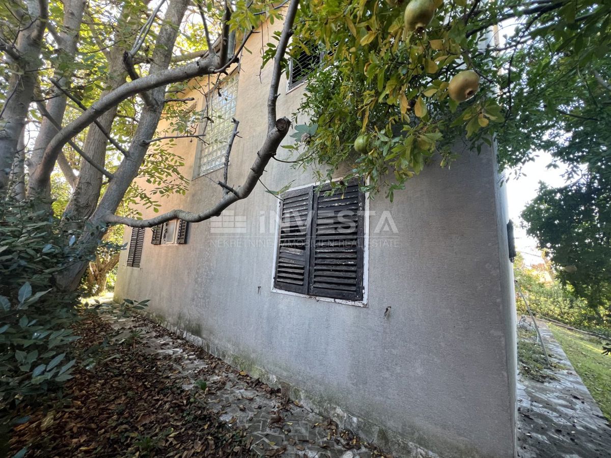 Fasana, Valbandon casa su due piani con garage