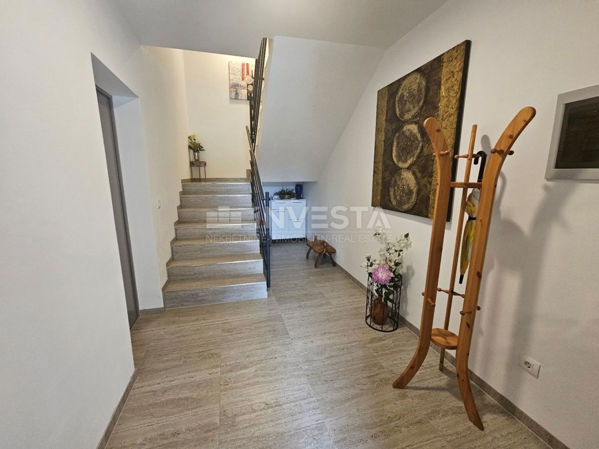 Pola centro, casa nuova completamente arredata con garage