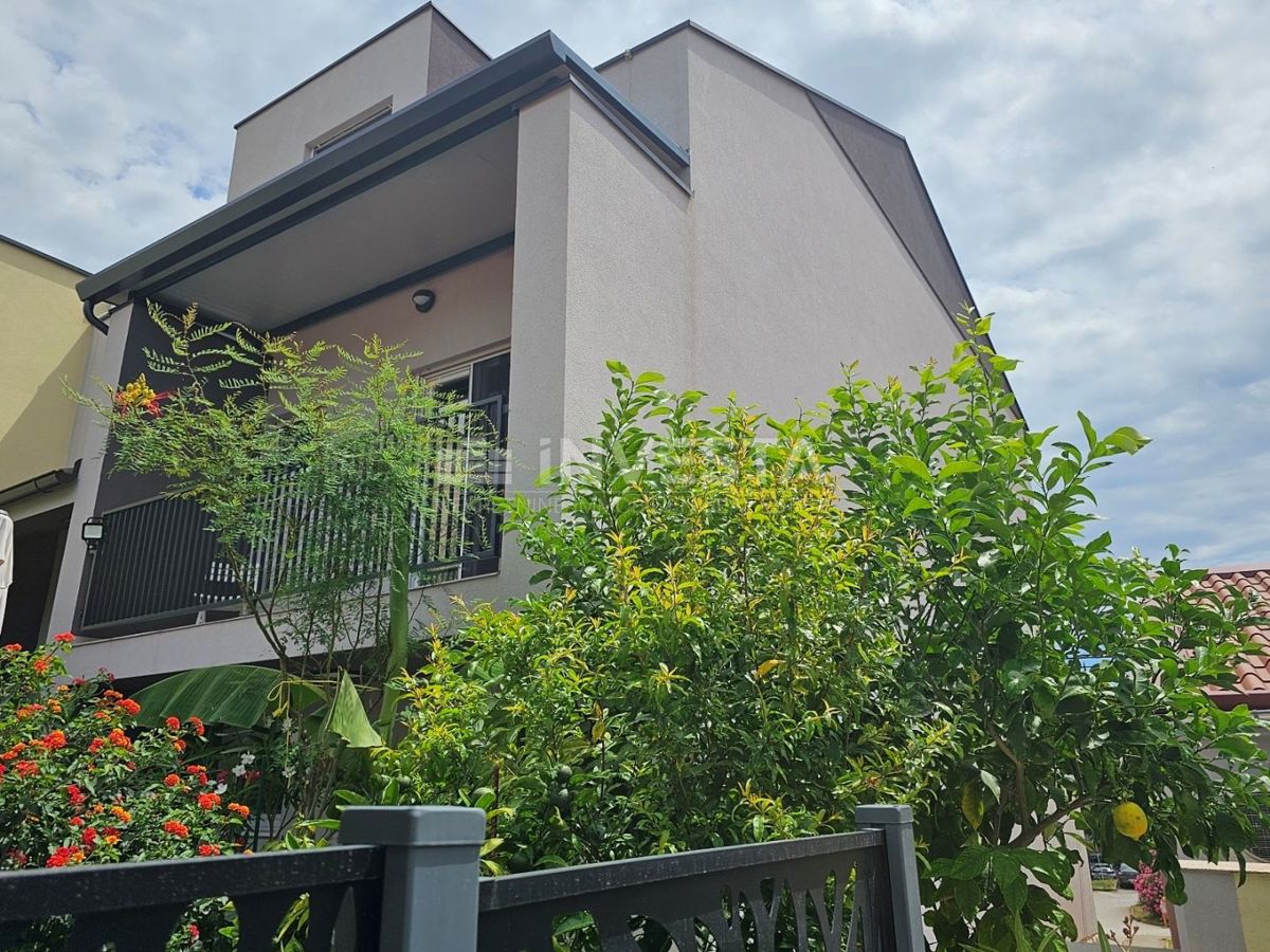 Pola centro, casa nuova completamente arredata con garage