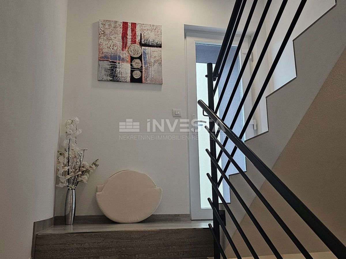 Pola centro, casa nuova completamente arredata con garage