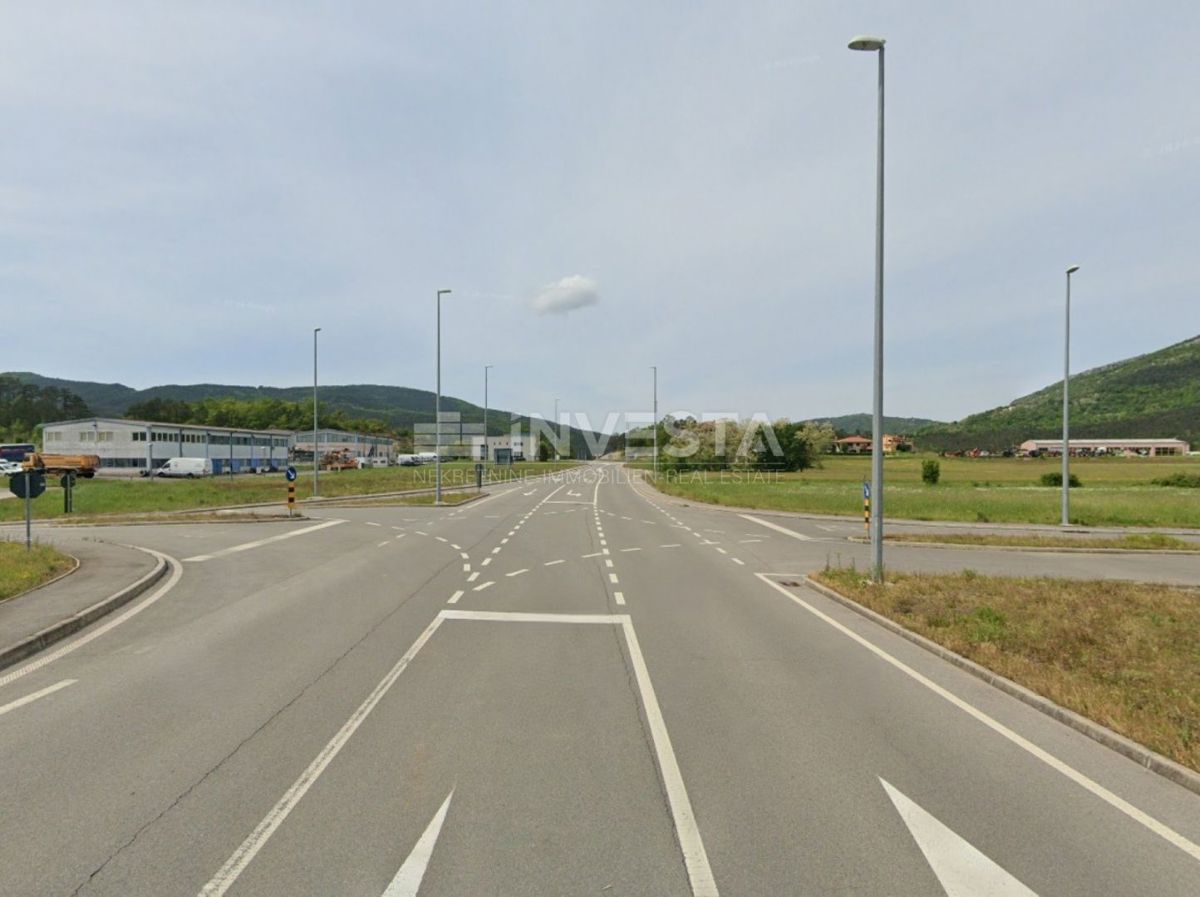 Buzet – terreno edificabile di 9.575 m² a destinazione commerciale