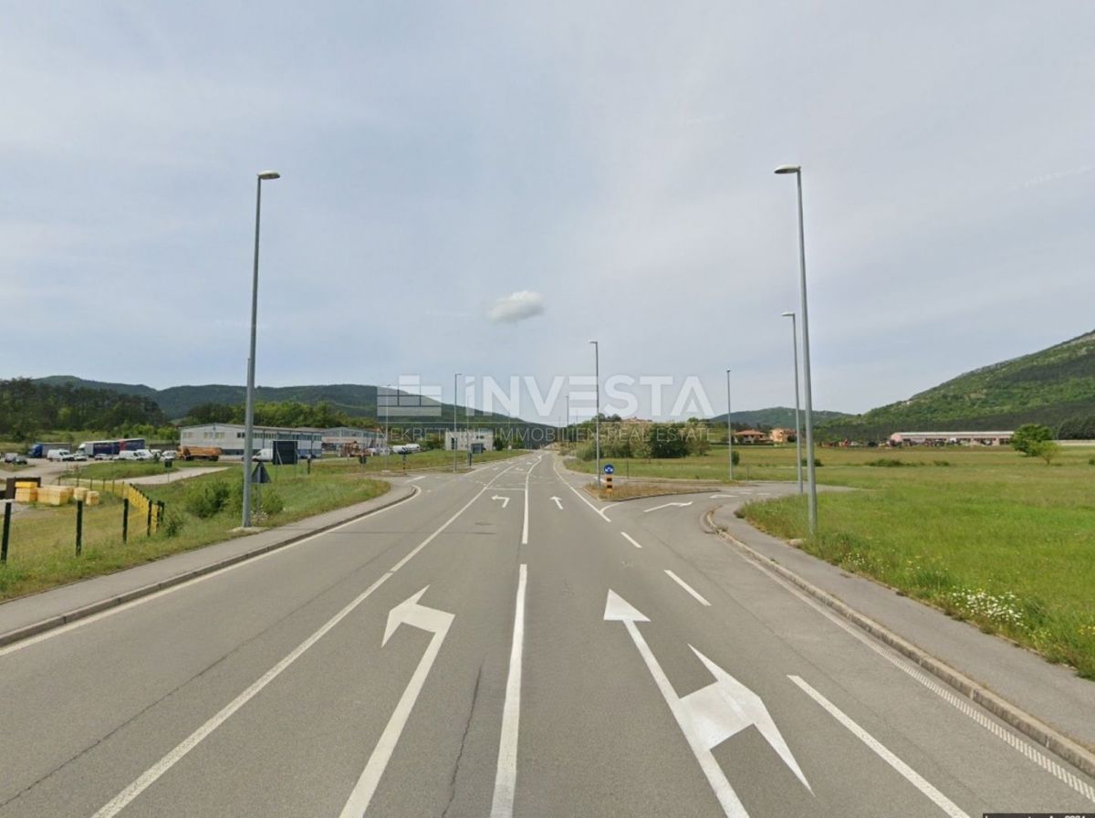 Buzet – terreno edificabile di 9.575 m² a destinazione commerciale