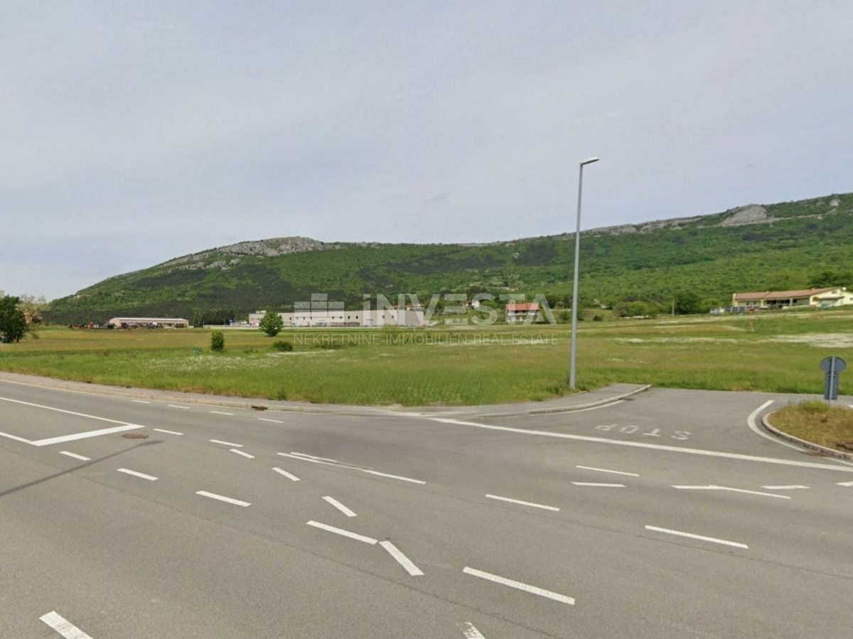 Buzet – terreno edificabile di 9.575 m² a destinazione commerciale