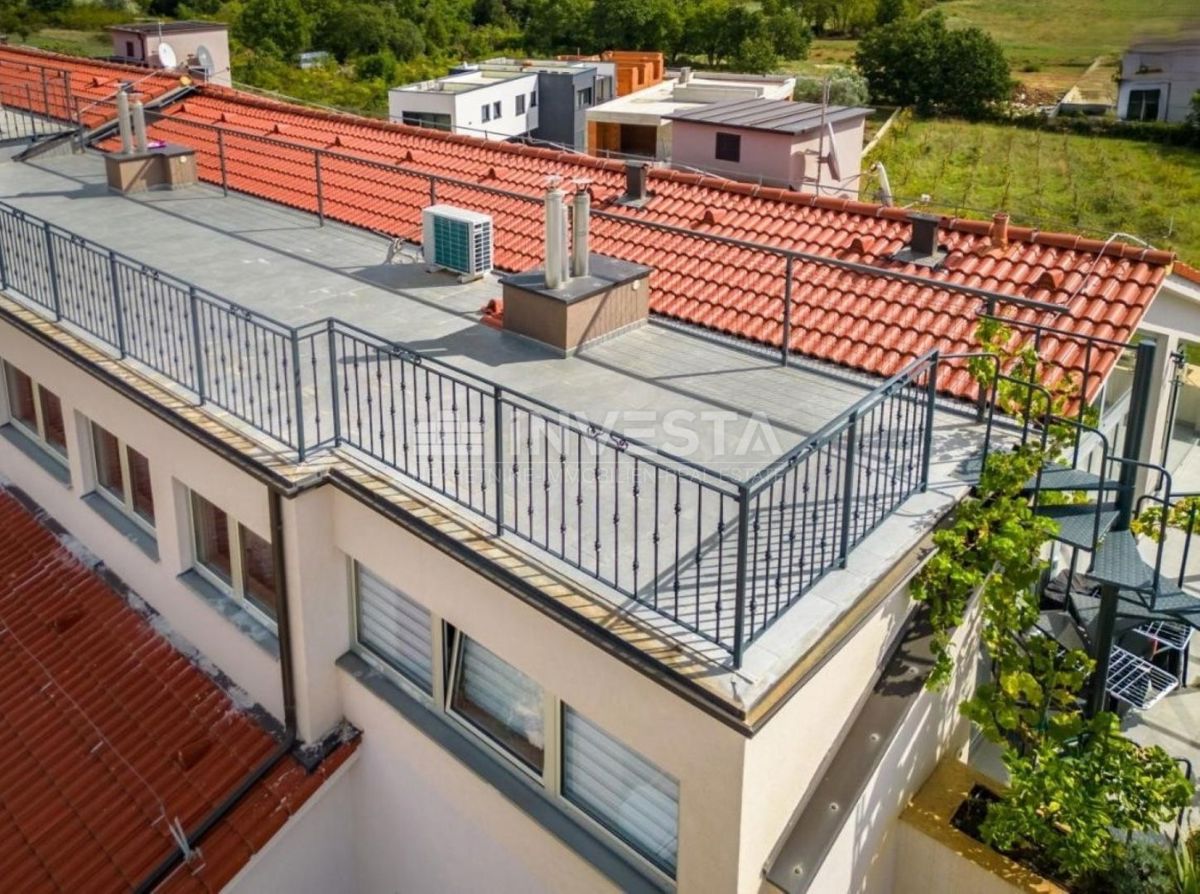 Croazia, Istria, Medulin, unico attico 230m2 con vista mare