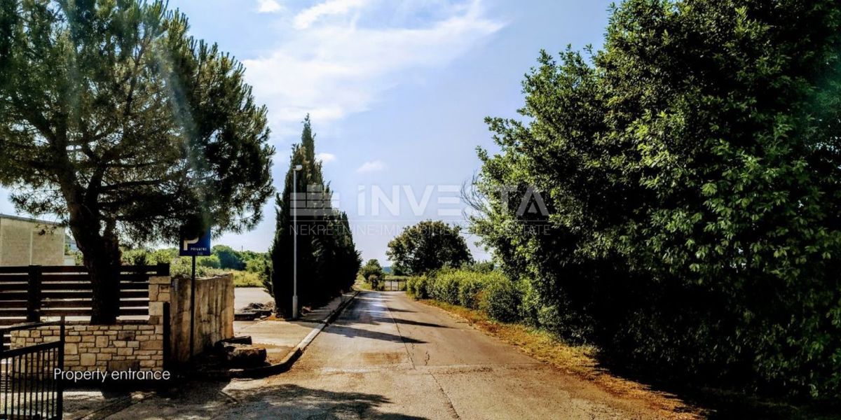 Zona di Pola, terreno edificabile per edifici residenziali
