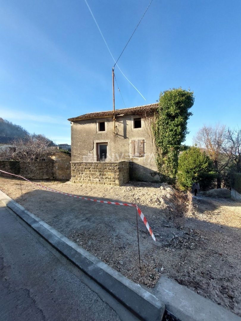 Dintorni di Montona, casa autoctona istriana con vista su Montona