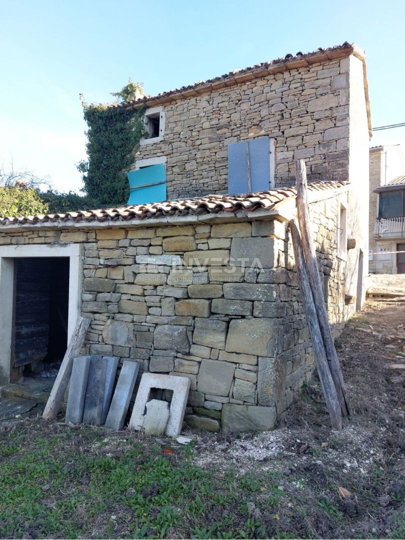 Dintorni di Montona, casa autoctona istriana con vista su Montona