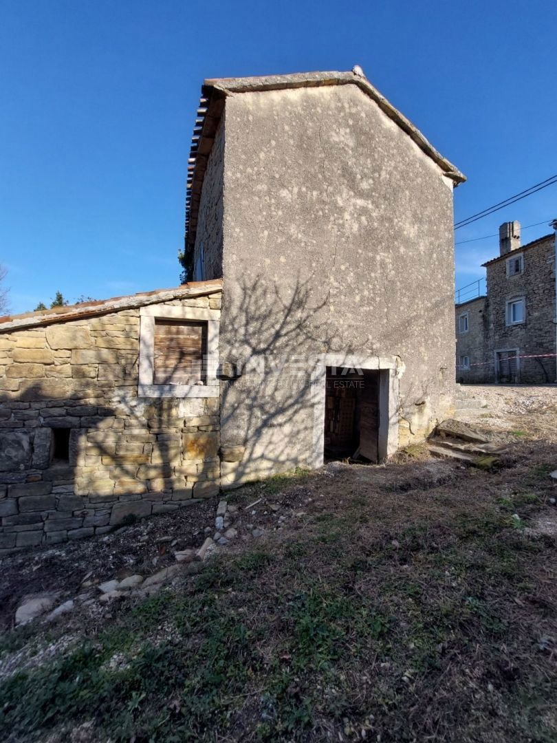 Dintorni di Montona, casa autoctona istriana con vista su Montona