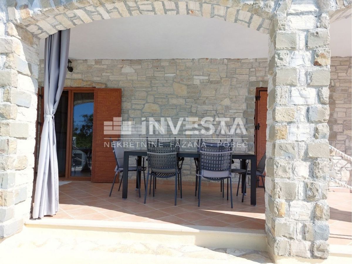 Dintorni di Svetvinčent, bella villa rustica con piscina 155 m2, 4 camere da letto