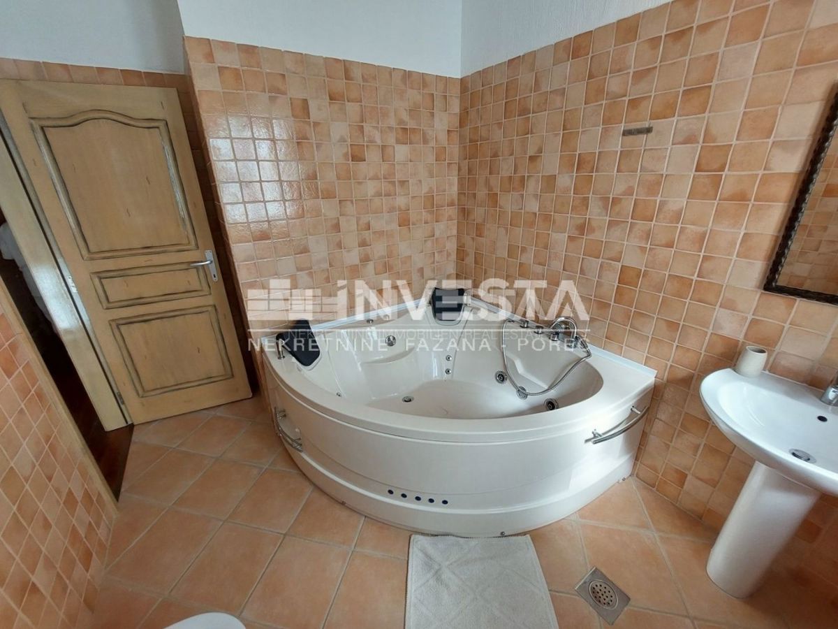 Dintorni di Svetvinčent, bella villa rustica con piscina 155 m2, 4 camere da letto