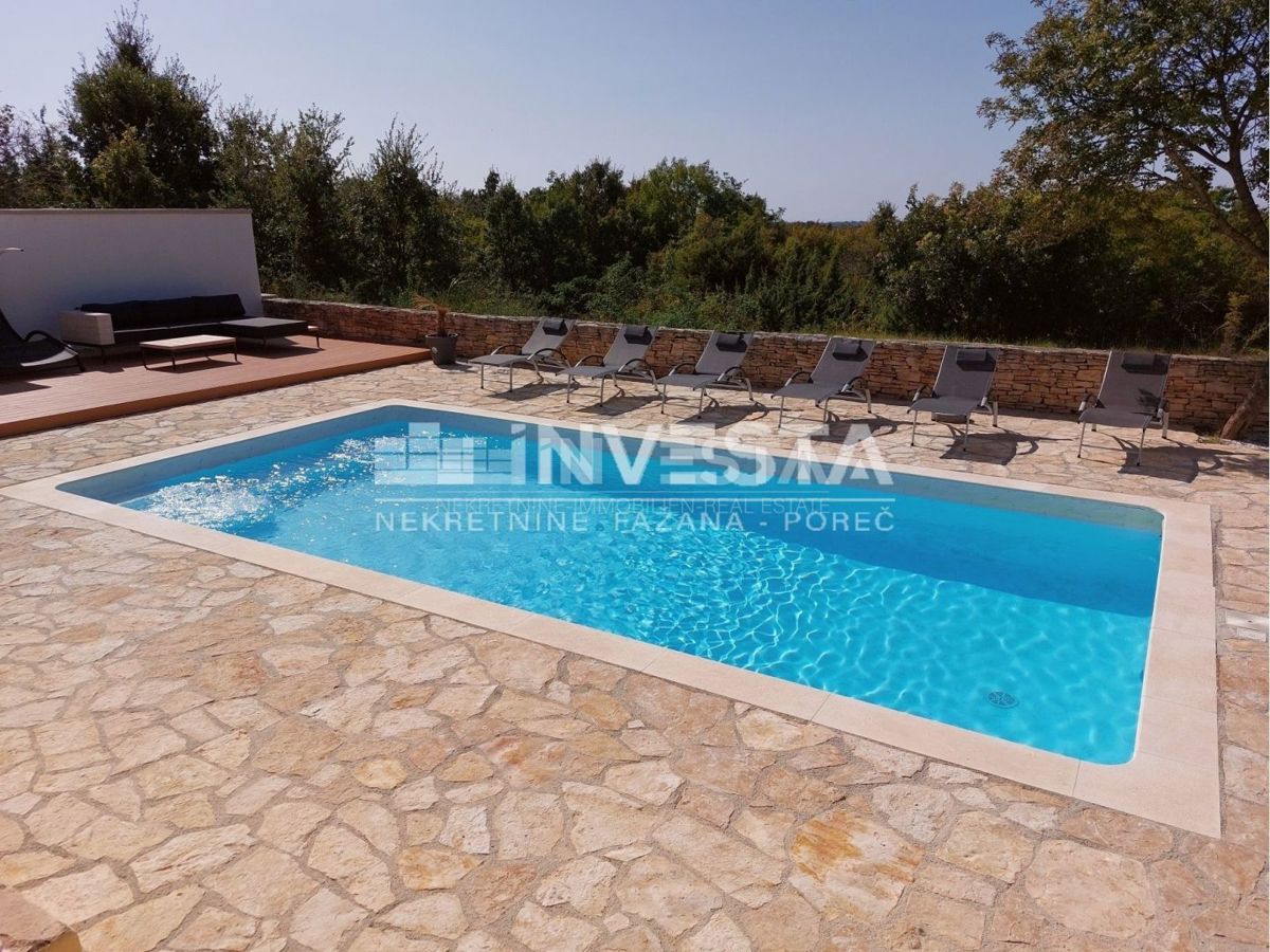 Dintorni di Svetvinčent, bella villa rustica con piscina 155 m2, 4 camere da letto