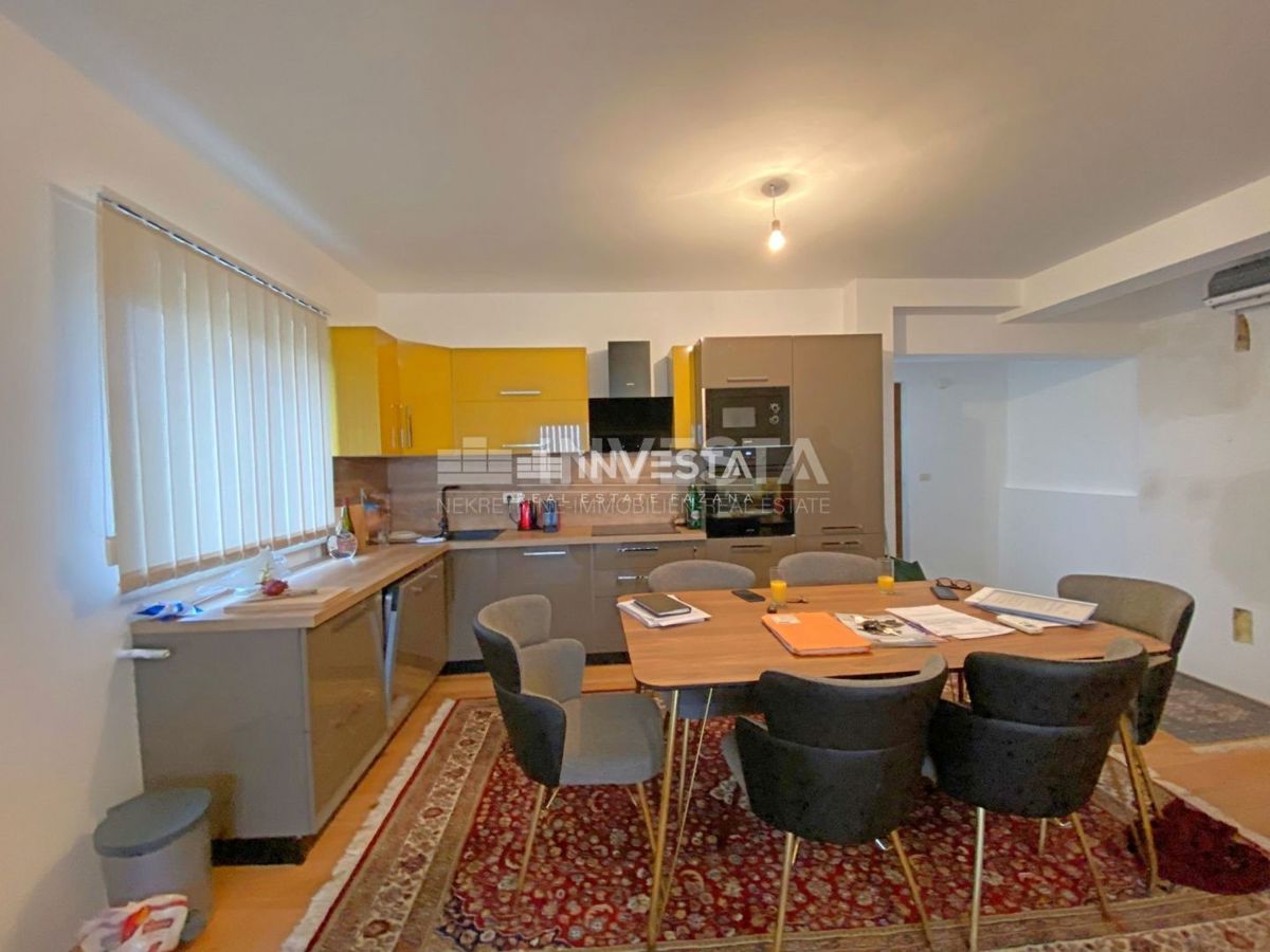 Dignano, casa indipendente con 2 unità abitative, vista mare