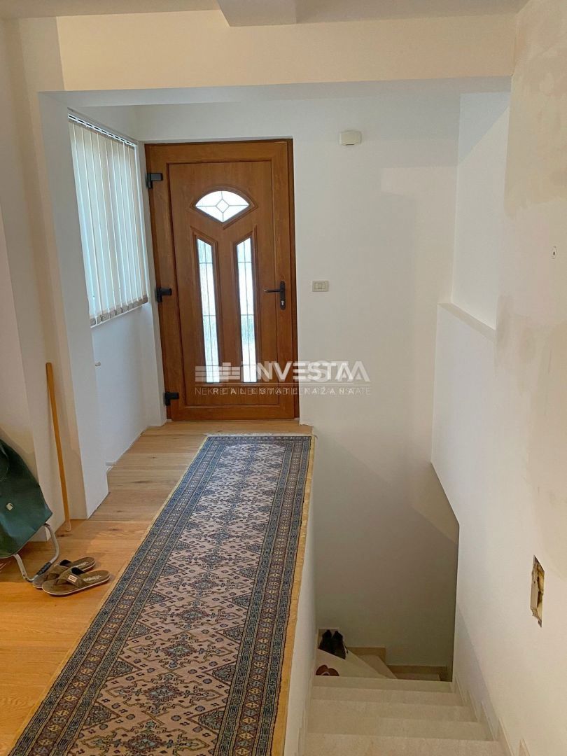 Dignano, casa indipendente con 2 unità abitative, vista mare