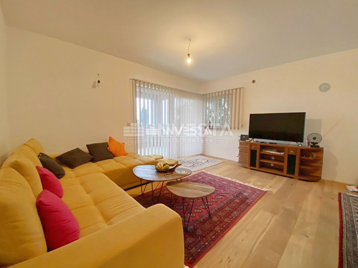 Dignano, casa indipendente con 2 unità abitative, vista mare