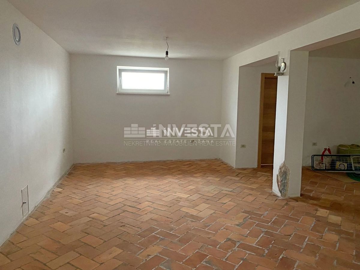 Dignano, casa indipendente con 2 unità abitative, vista mare