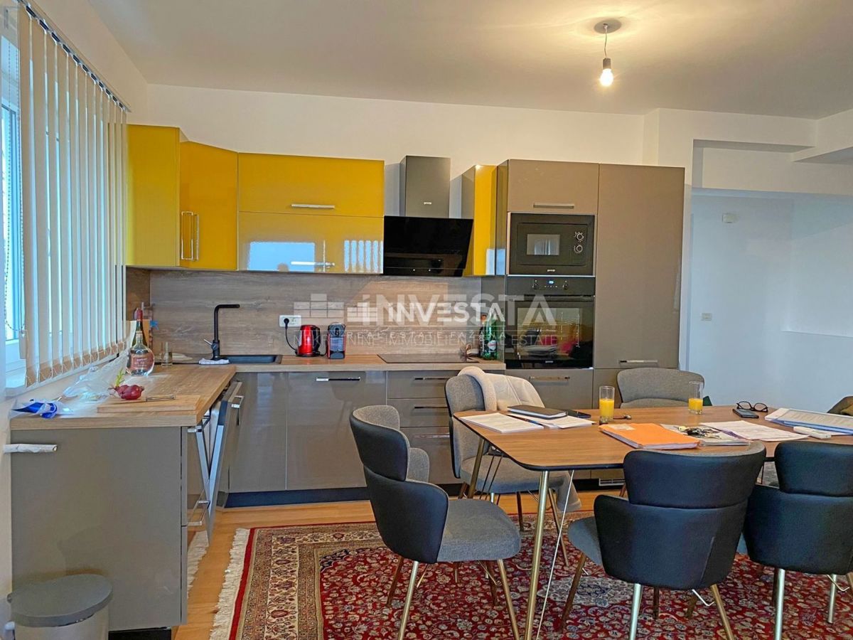 Dignano, casa indipendente con 2 unità abitative, vista mare